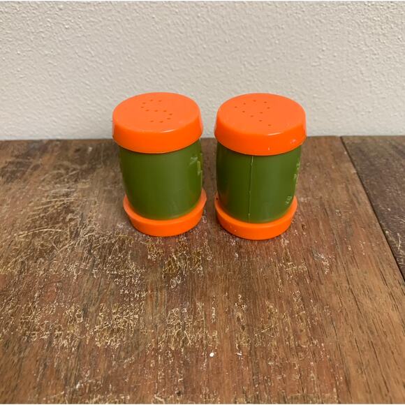 Vintage St. Labre Indian School Montana green Orange Salt & Pepper Shakers - Picture 3 of 7